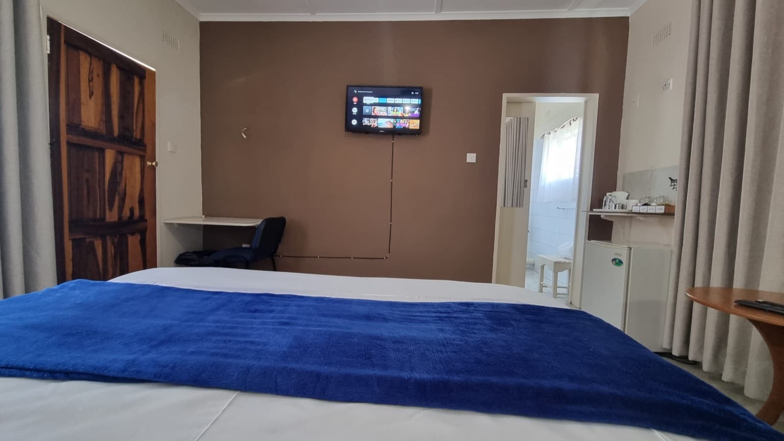 Deluxe room with TV and desk